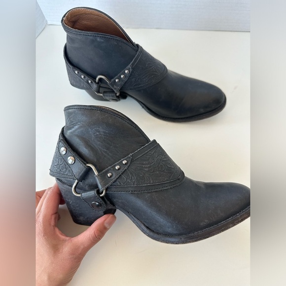 Matisse Danny Distressed Leather Western Removable Harness Cowgirl Bootie - Picture 2 of 10